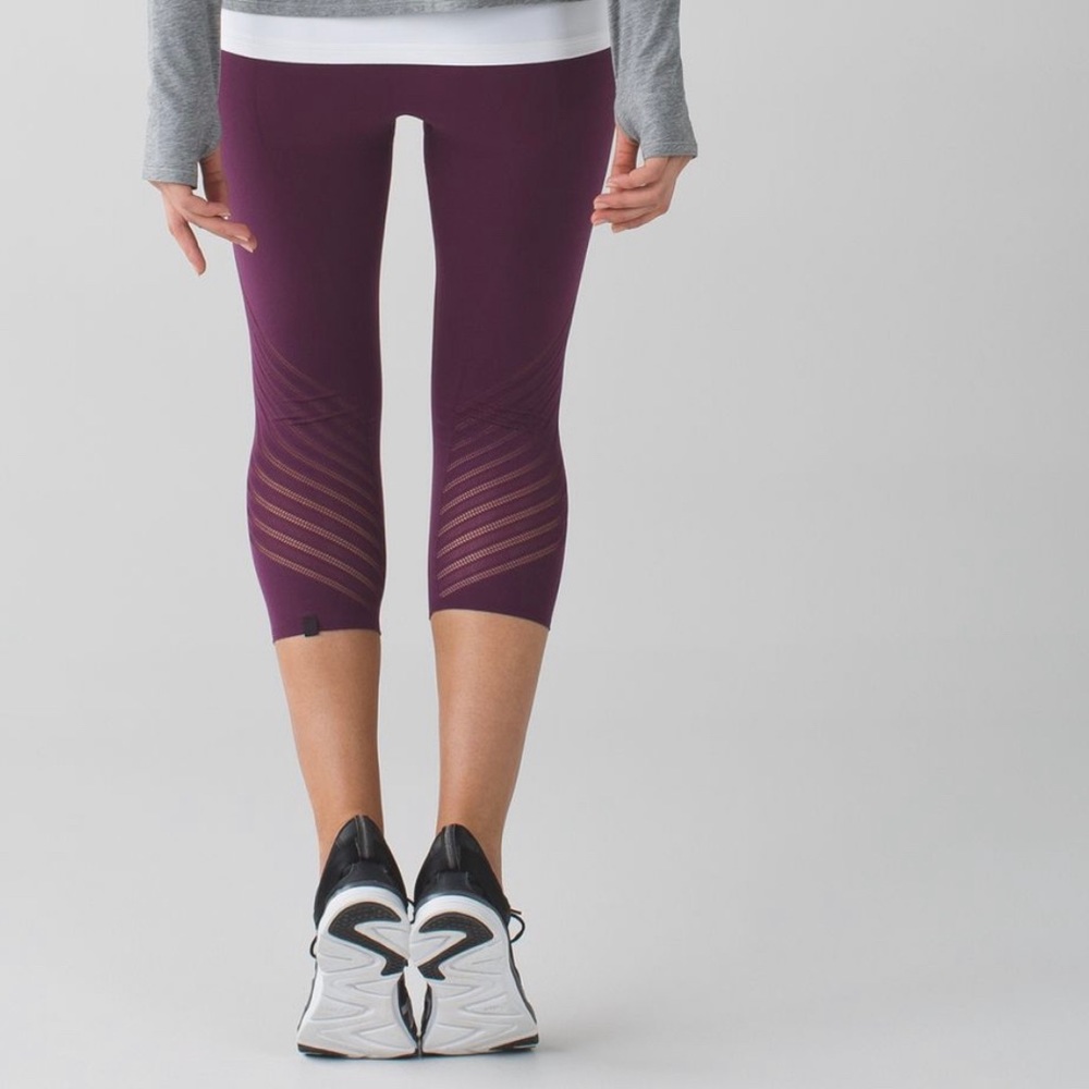 Lululemon Enlighten Cropped Tight
